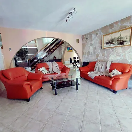 Nika Villa
